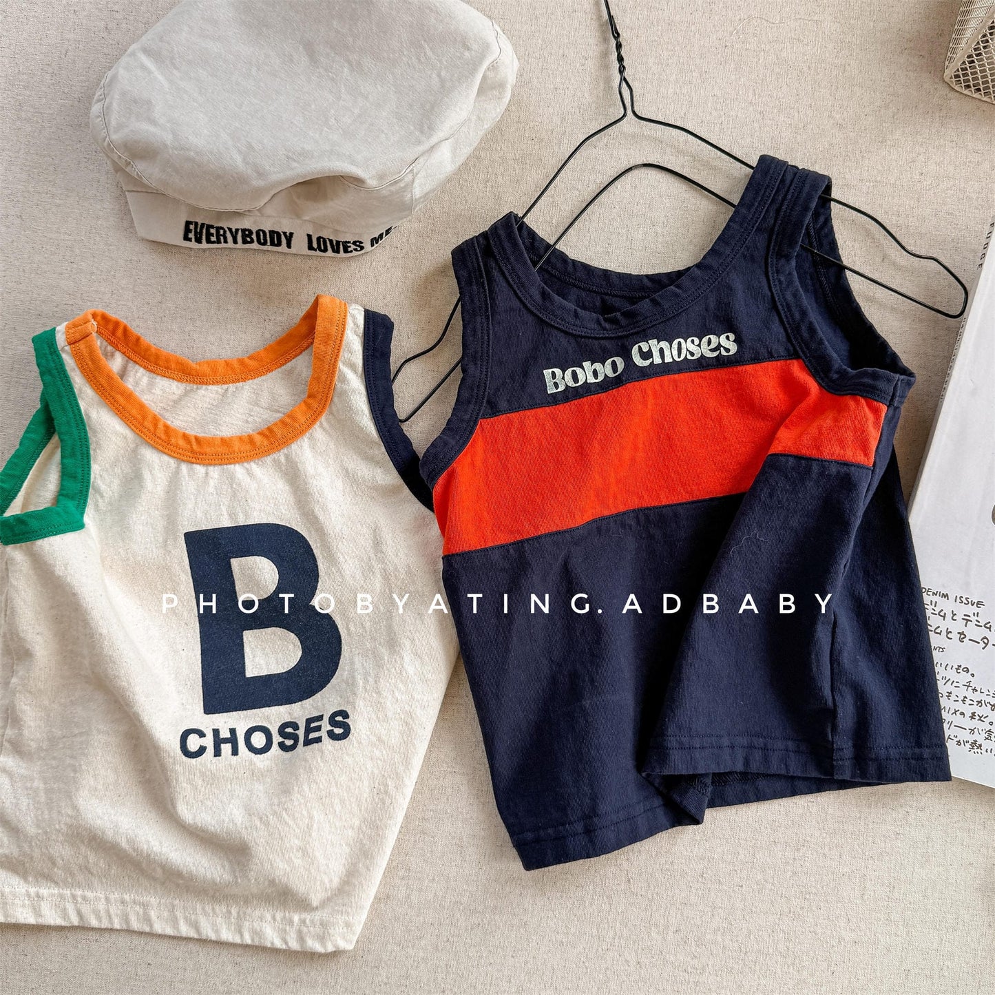 タンクトップ・キャミソール・ノースリーブトップス カラフルロゴノースリーブTシャツ【mh0010142】