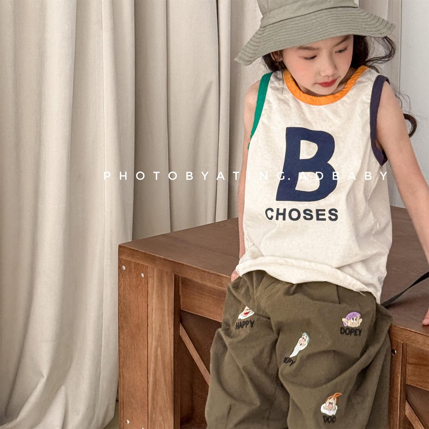 タンクトップ・キャミソール・ノースリーブトップス カラフルロゴノースリーブTシャツ【mh0010142】