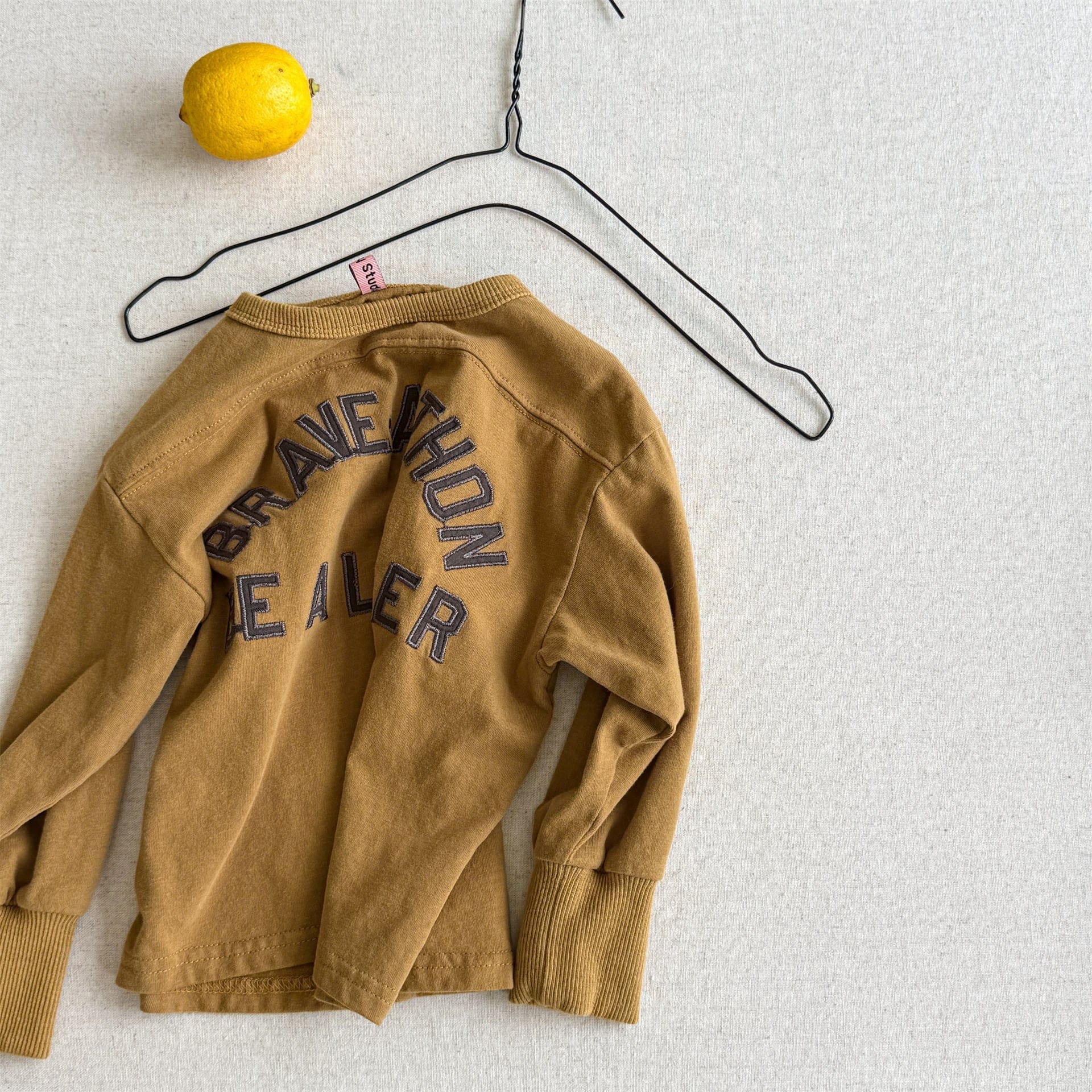 長袖Tシャツ Mustard Yellow / 80cm レターロゴ長袖Tシャツ【mh0010621】