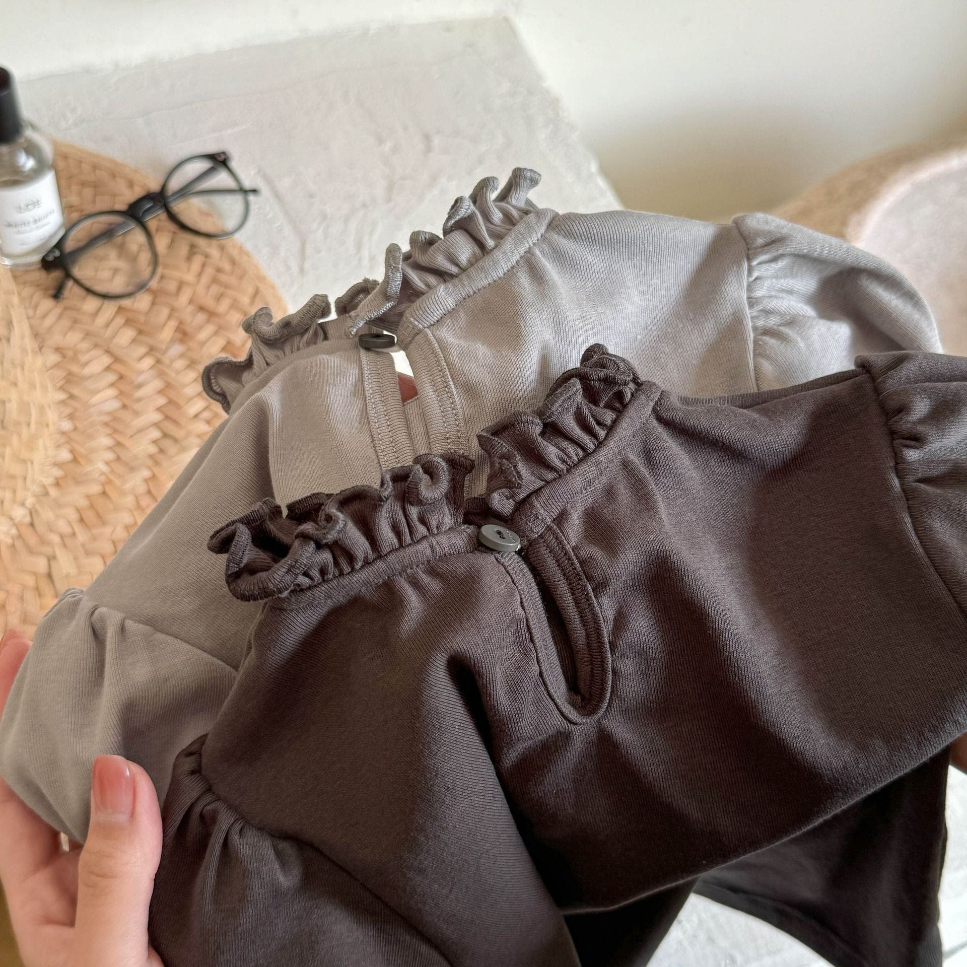 半袖Tシャツ リボンアクセントフリルスタンドカラーショートパフスリーブTシャツ【mh0009394】