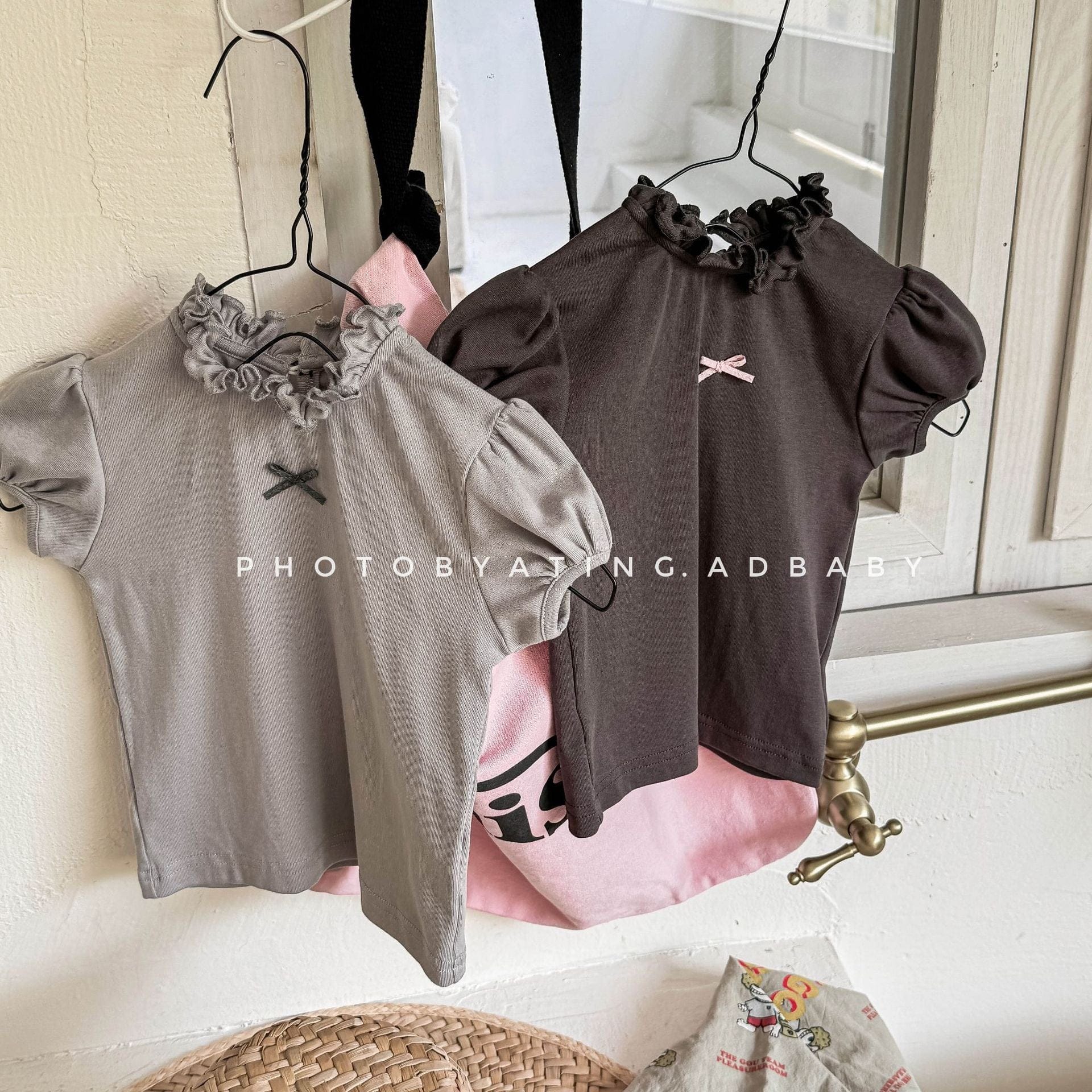 半袖Tシャツ リボンアクセントフリルスタンドカラーショートパフスリーブTシャツ【mh0009394】