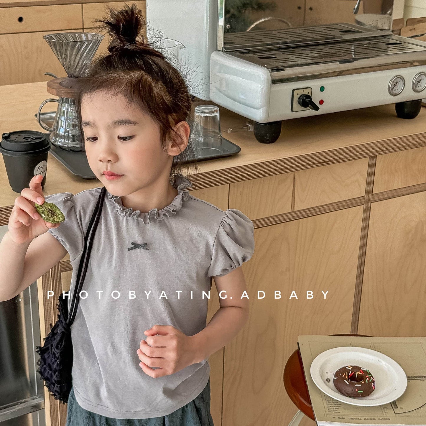 半袖Tシャツ リボンアクセントフリルスタンドカラーショートパフスリーブTシャツ【mh0009394】