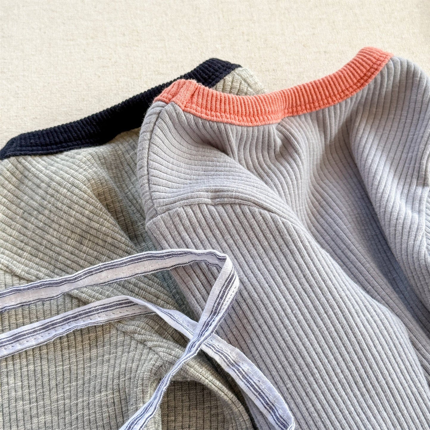 長袖Tシャツ ロゴプリント長袖リブTシャツダブルカラーパイピングトップス【mh0010914】