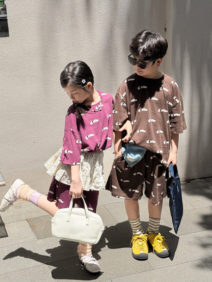 パープル＆ブラウンのドッグ柄ルーズTシャツ＆ハーフパンツセット（全身）