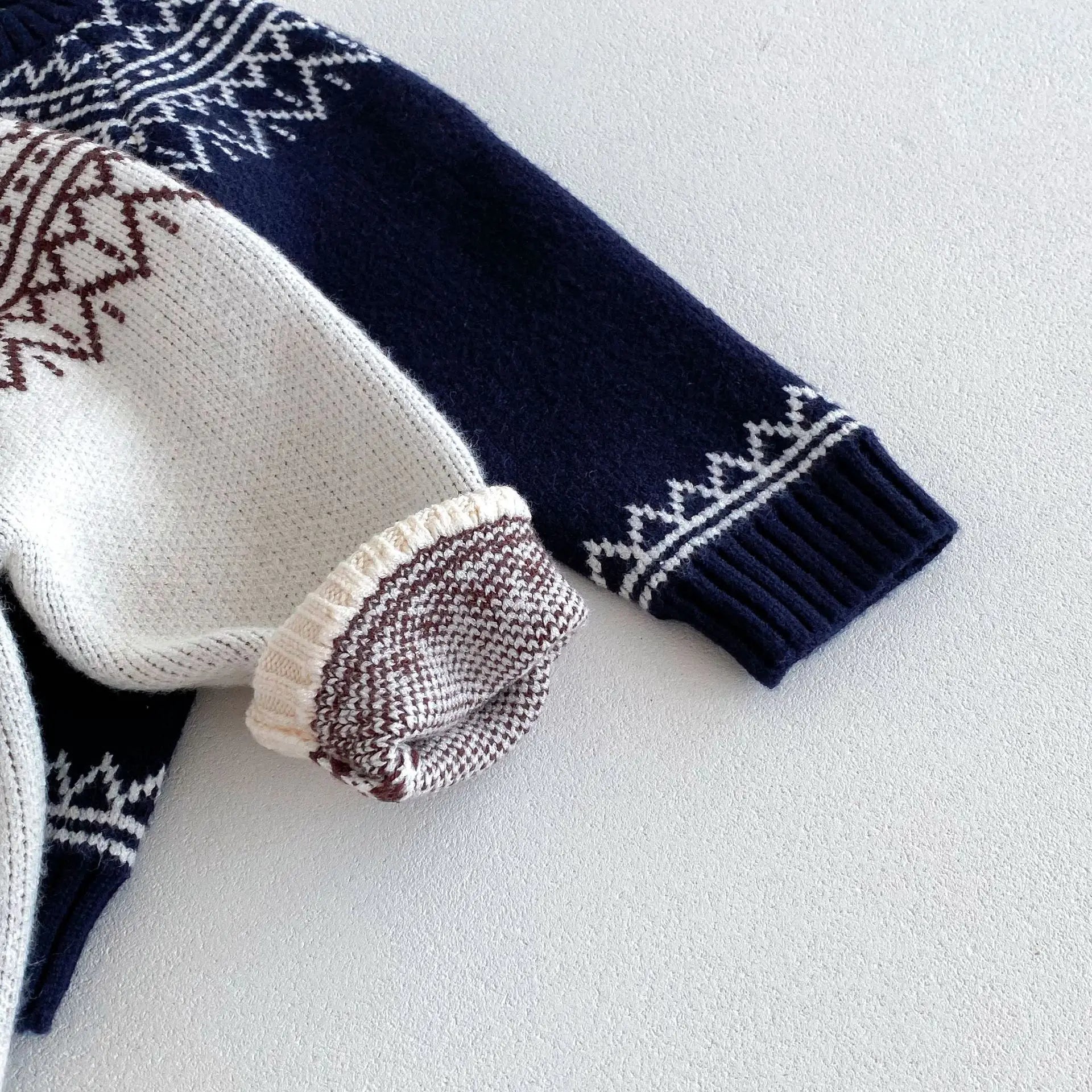 ニット・セーター キッズトップス チロリアン幾何学刺繍ニットセーター 2カラー【mh0007003】