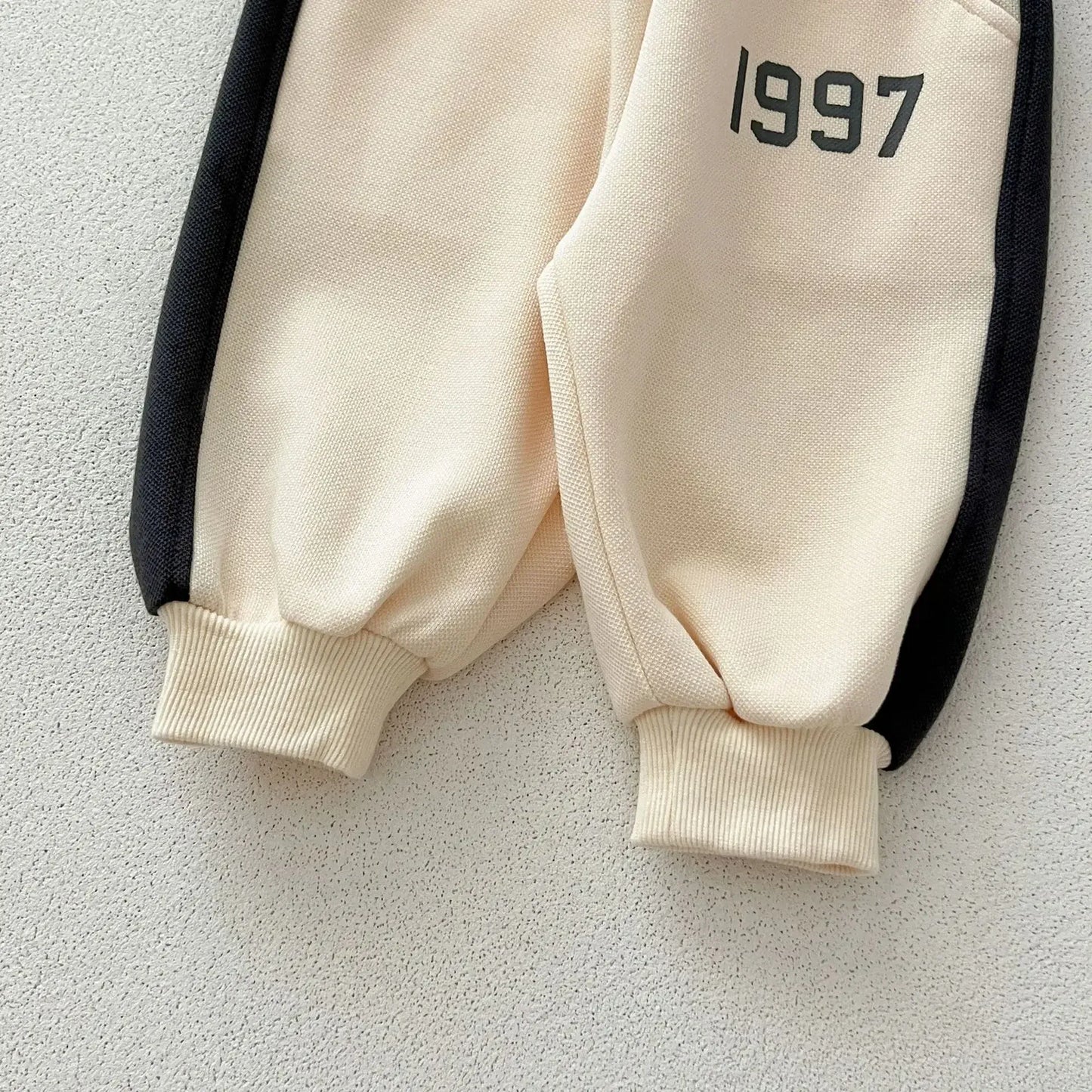 長袖セットアップ ベビーキッズセットアップ 2点セット バイカラーナンバーロゴプリントフーディスウェットパーカー+スウェットパンツ【mh0007406】