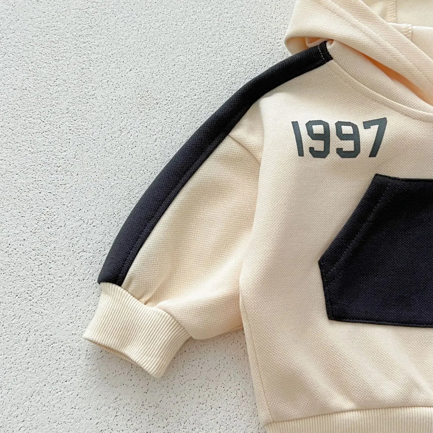 長袖セットアップ ベビーキッズセットアップ 2点セット バイカラーナンバーロゴプリントフーディスウェットパーカー+スウェットパンツ【mh0007406】