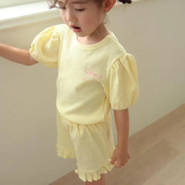 半袖セットアップ キッズセットアップ 2点セット 半袖パフスリーブTシャツ+フリルショートパンツ リボンプリント 2カラー【mh0006322】