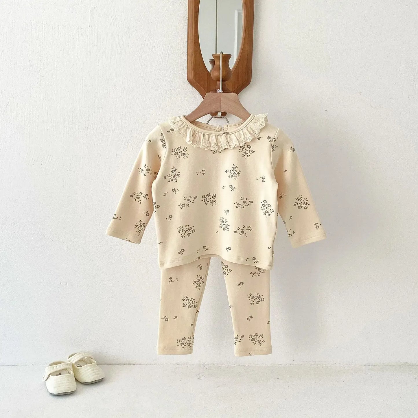 長袖パジャマ キッズセットアップ 2点セット 長袖パジャマセット ラッフル襟フラワー小花柄プリント長袖Tシャツ+ロングパンツ【mh0008812】