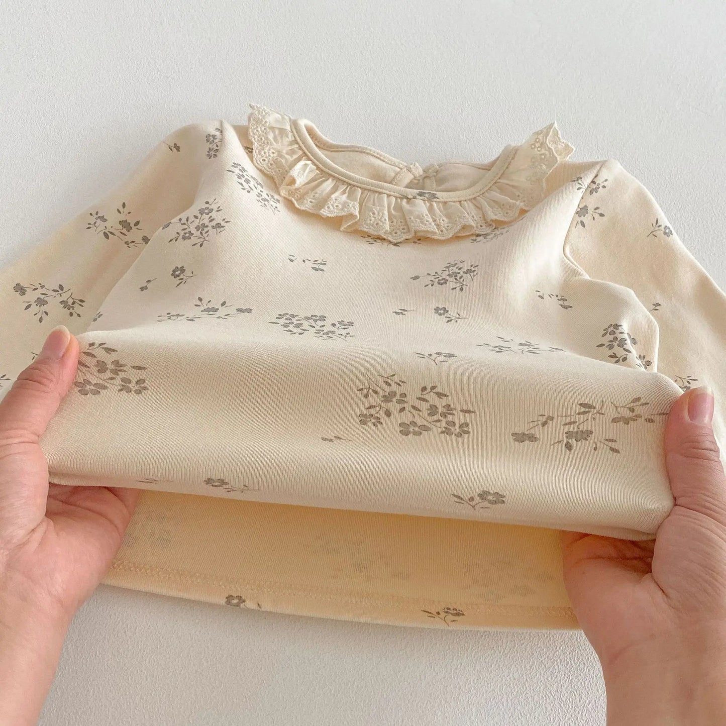 長袖パジャマ キッズセットアップ 2点セット 長袖パジャマセット ラッフル襟フラワー小花柄プリント長袖Tシャツ+ロングパンツ【mh0008812】