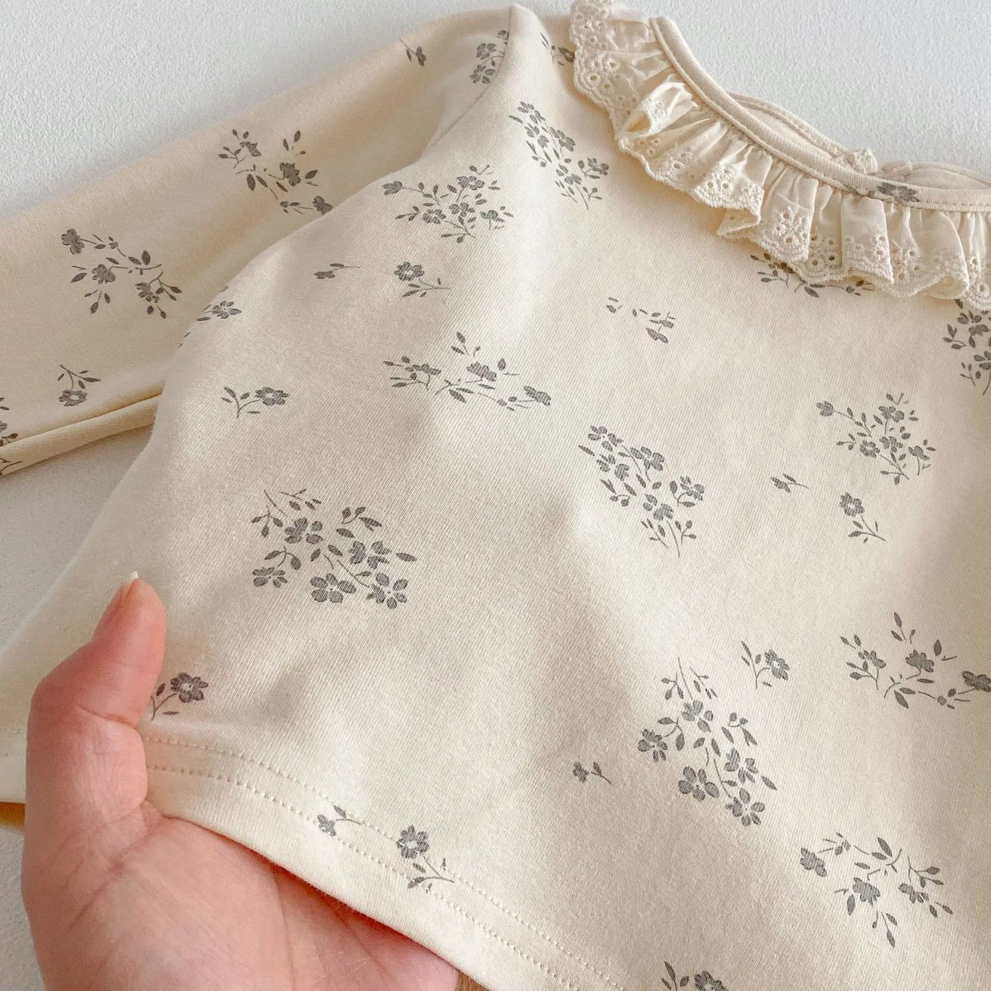 長袖パジャマ キッズセットアップ 2点セット 長袖パジャマセット ラッフル襟フラワー小花柄プリント長袖Tシャツ+ロングパンツ【mh0008812】