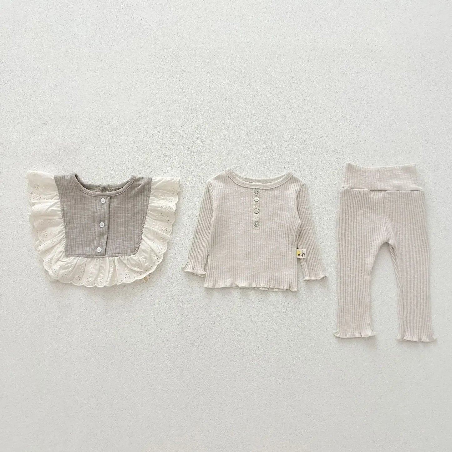 長袖セットアップ Apricot / 66cm 0-6m ベビーセットアップ 3点セット 長袖Tシャツ+ロングパンツ+フリルビブスタイ 2カラー【mh0007144】