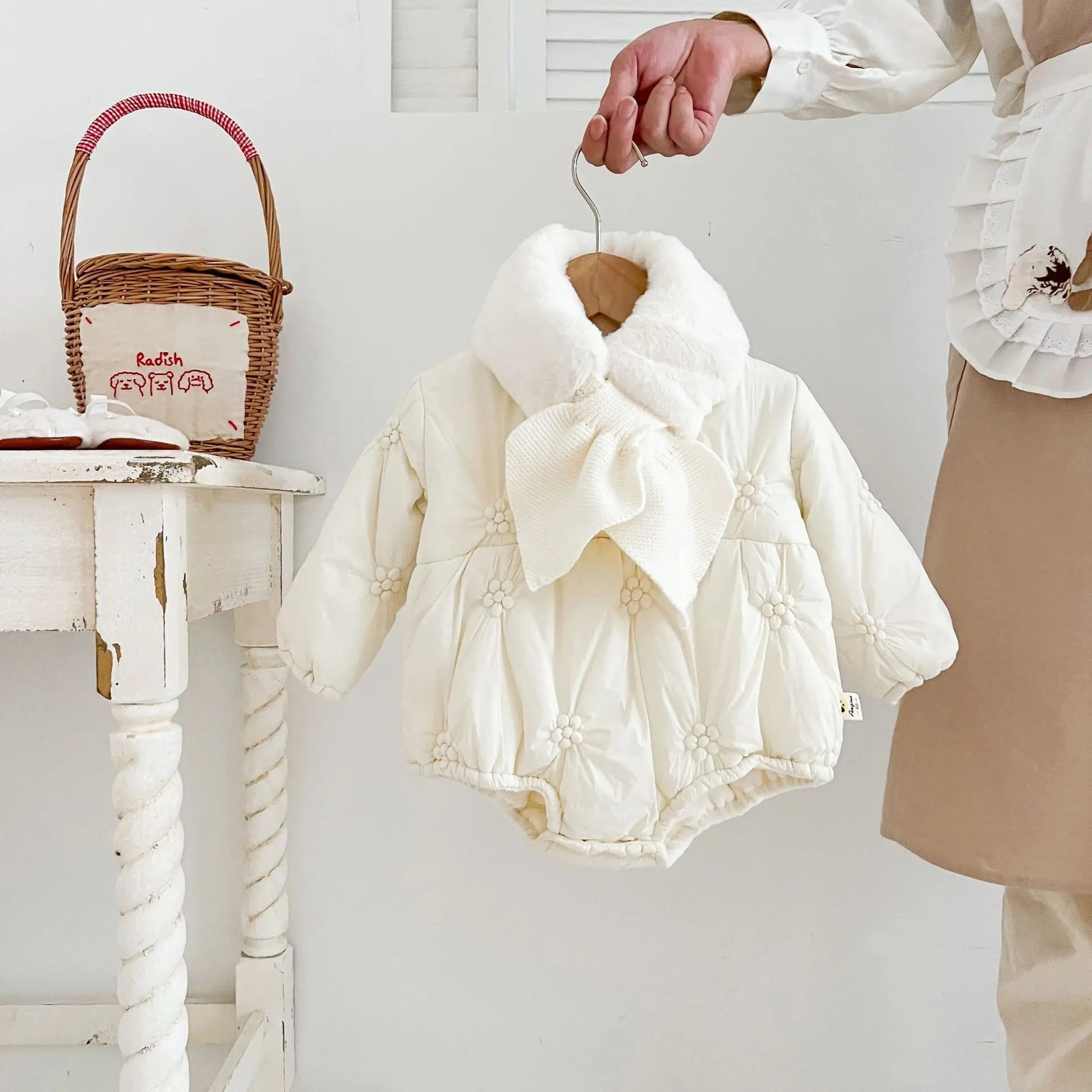 アウタージャンプスーツ ベビーアウタージャンプスーツ/ロンパース ボアフリースマフラー付きキルティング防寒長袖ボディスーツ【mh0007813】