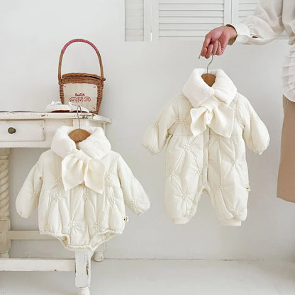 アウタージャンプスーツ ベビーアウタージャンプスーツ/ロンパース ボアフリースマフラー付きキルティング防寒長袖ボディスーツ【mh0007813】