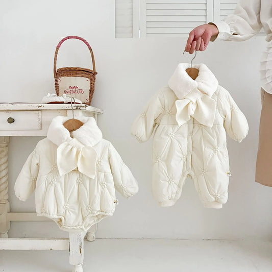 アウタージャンプスーツ ベビーアウタージャンプスーツ/ロンパース ボアフリースマフラー付きキルティング防寒長袖ボディスーツ【mh0007813】