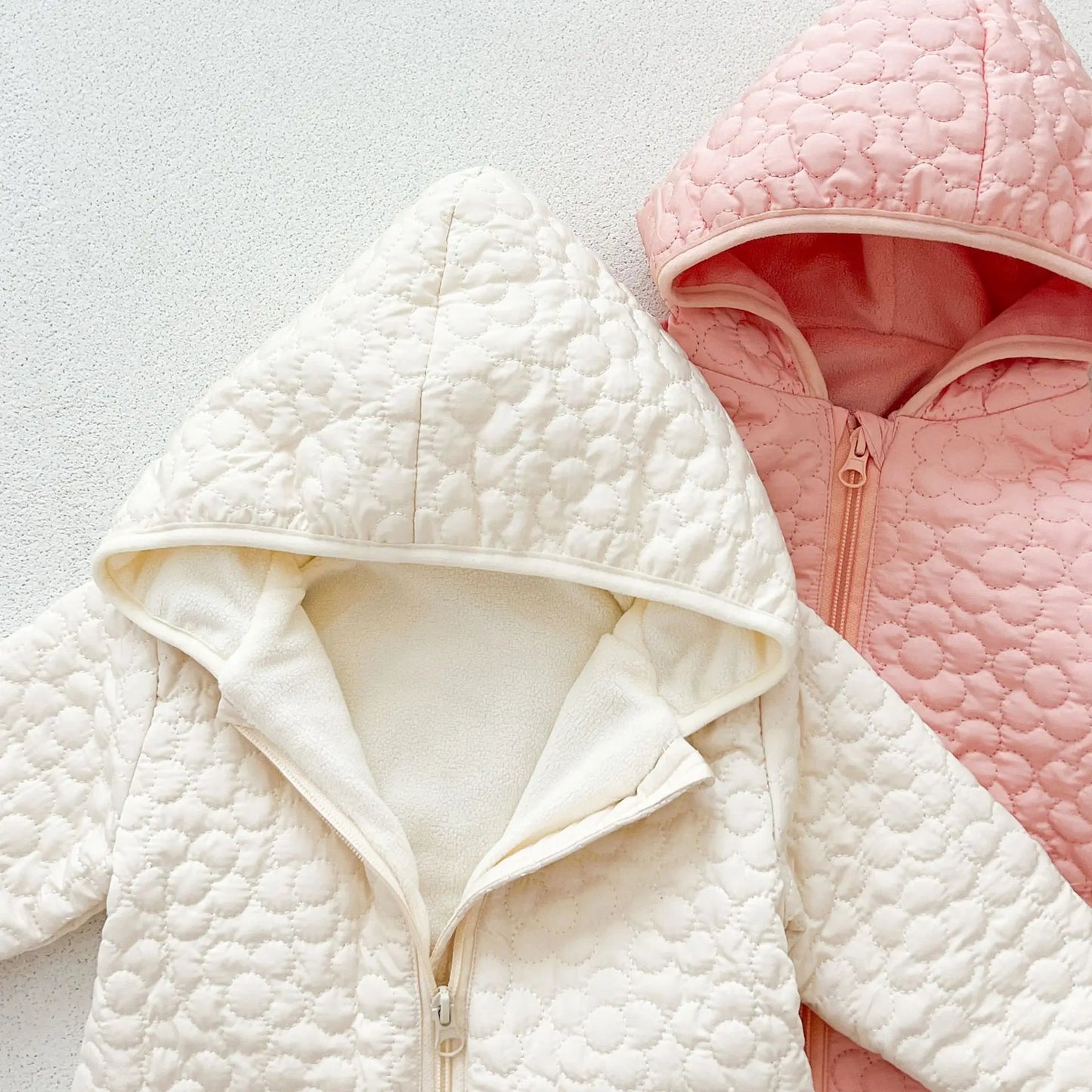 アウタージャンプスーツ ベビーアウタージャンプスーツ フラワーエンボスキルティングフーディジッパー防寒ロンパース【mh0008274】