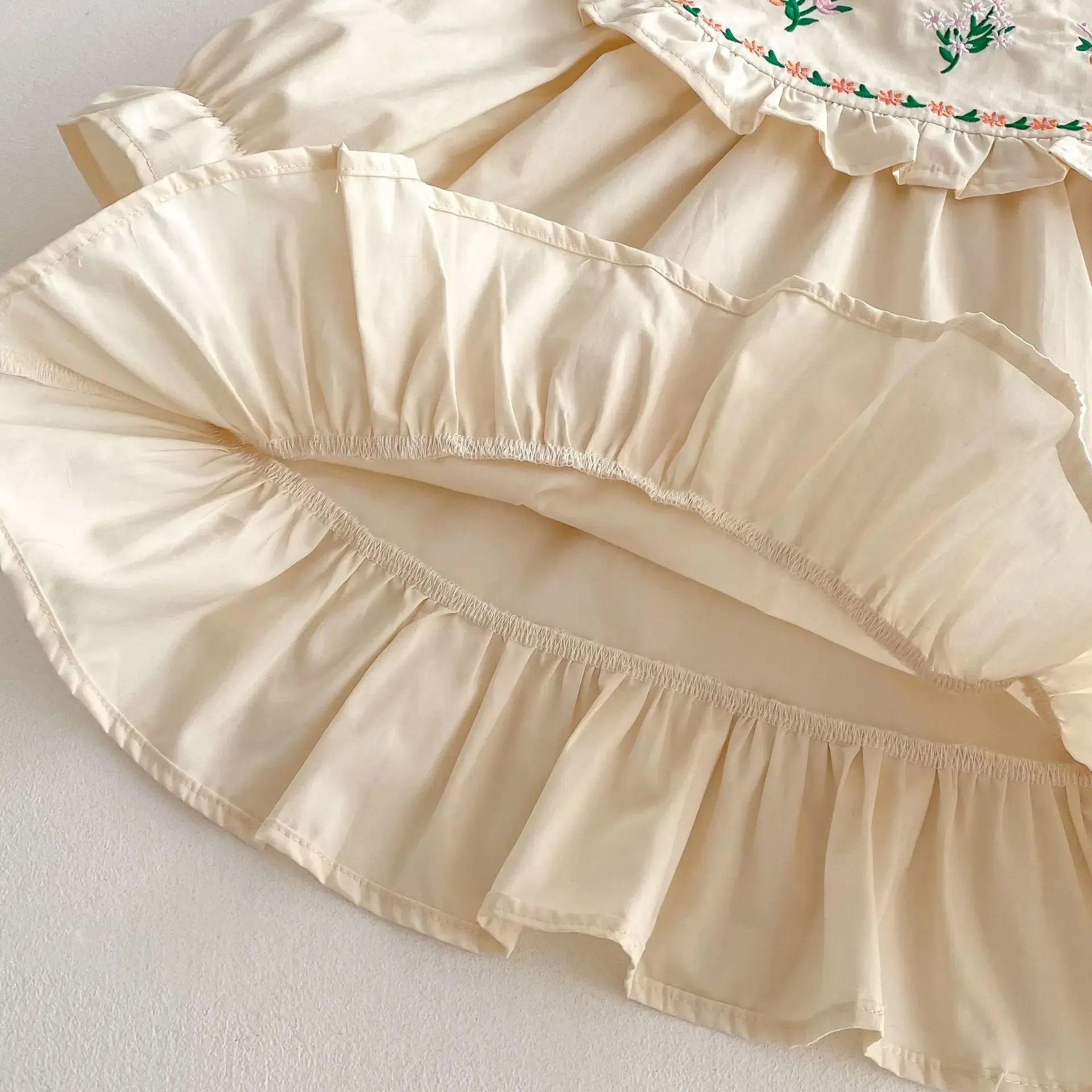 長袖ワンピース キッズワンピース ラッフルフリルフラワー刺繍長袖ワンピース【mh0008805】