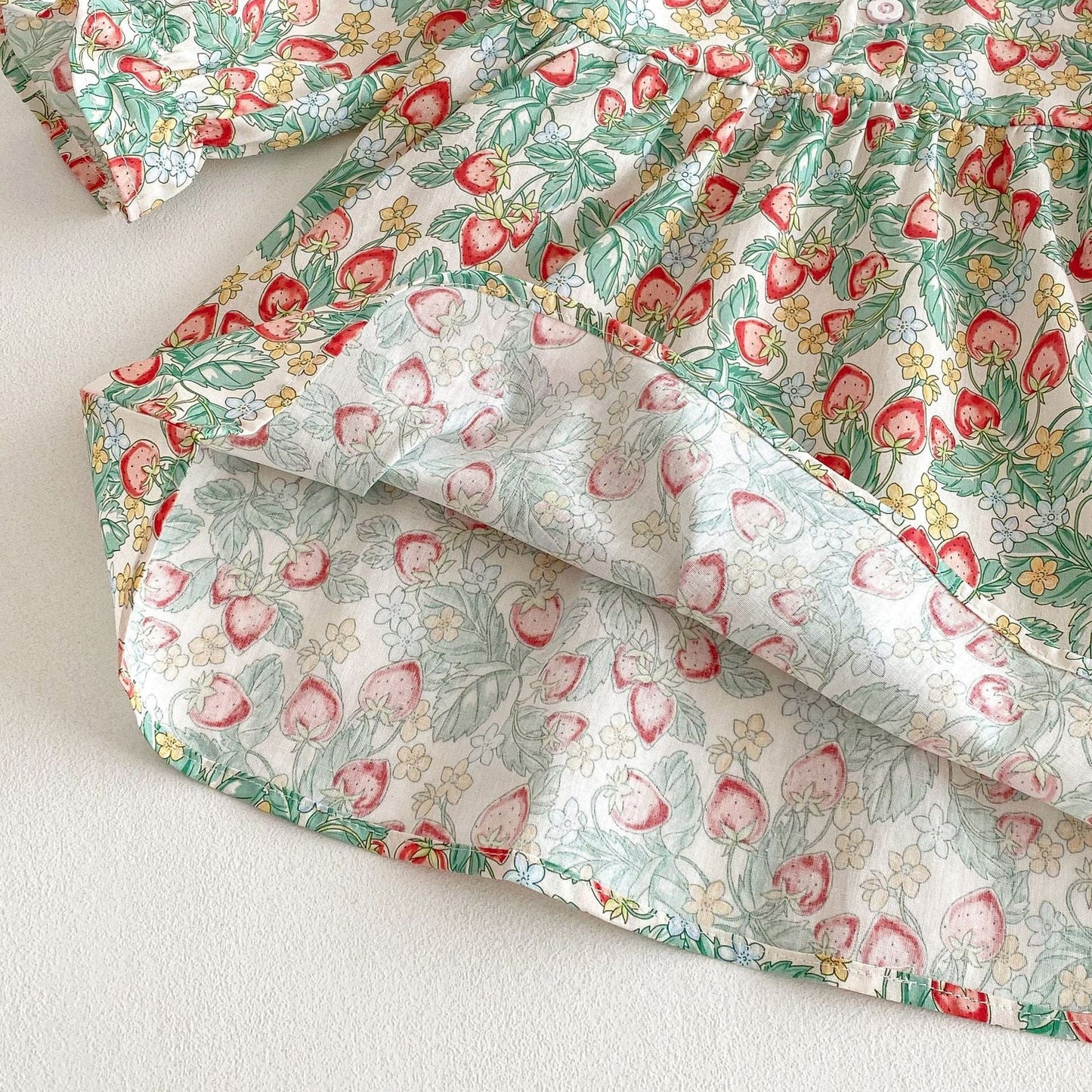 長袖ワンピース いちごストロベリープリント長袖ワンピース【mh0009254】