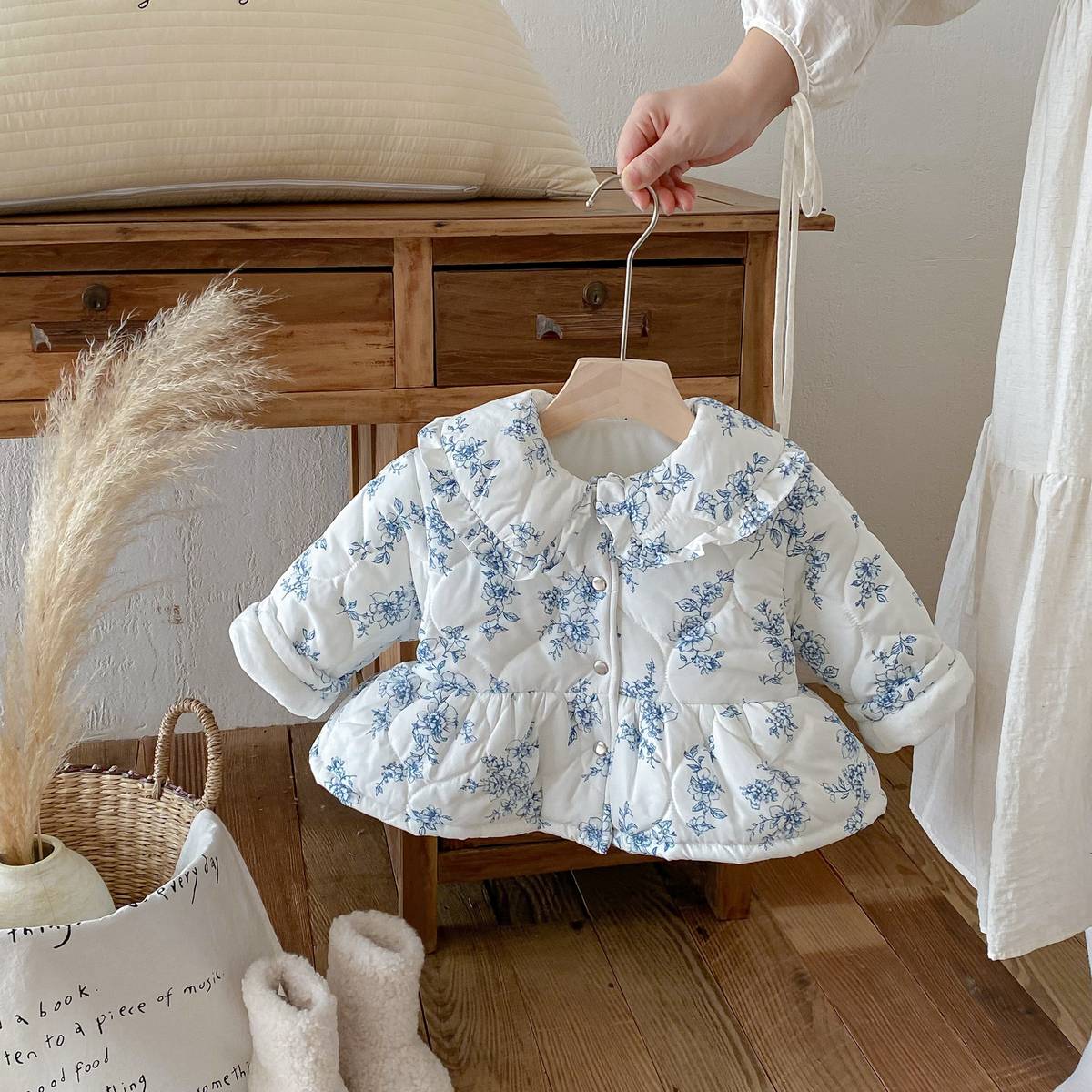 ショートコート・ジャケット・ジャンパー 長袖ジャケット 中綿キルティング フラワー柄 フリル襟 アウター【mh0011373】