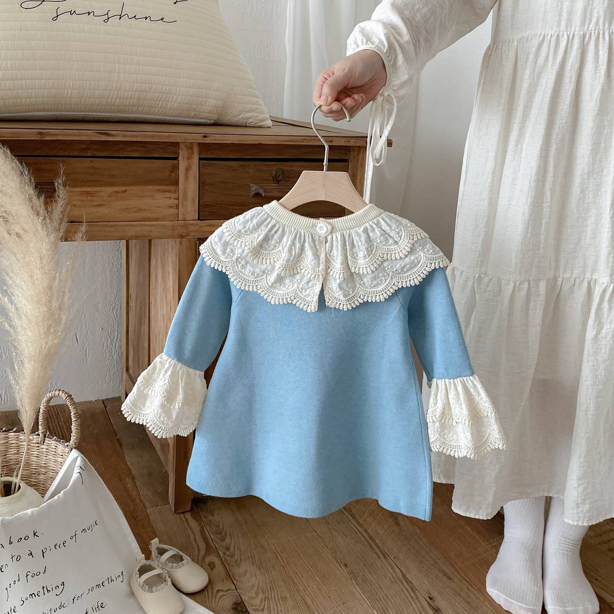 長袖ワンピース 長袖ニットワンピース 膝丈 レース刺繍 ビッグカラー フレアスリーブ プリンセス【mh0011388】