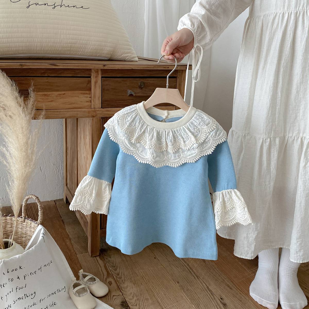 長袖ワンピース 長袖ニットワンピース 膝丈 レース刺繍 ビッグカラー フレアスリーブ プリンセス【mh0011388】