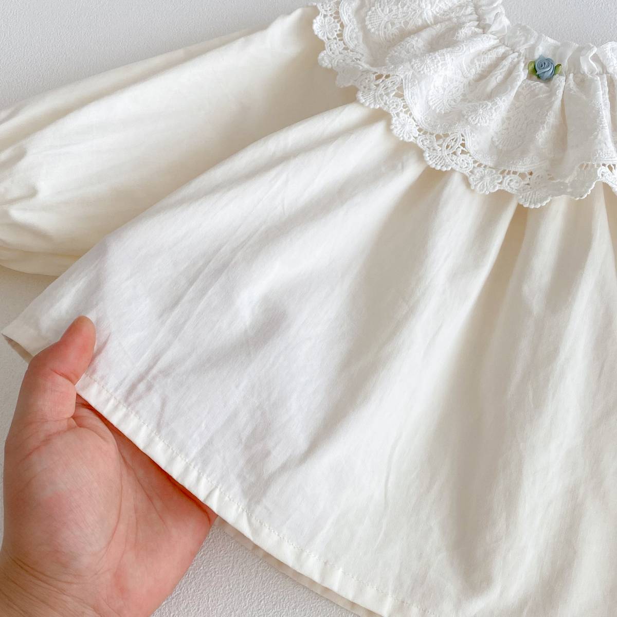 長袖シャツ・ブラウス 長袖ブラウス 綿素材 レースフリル ダブル襟 ギャザー ベルスリーブ風【mh0011392】