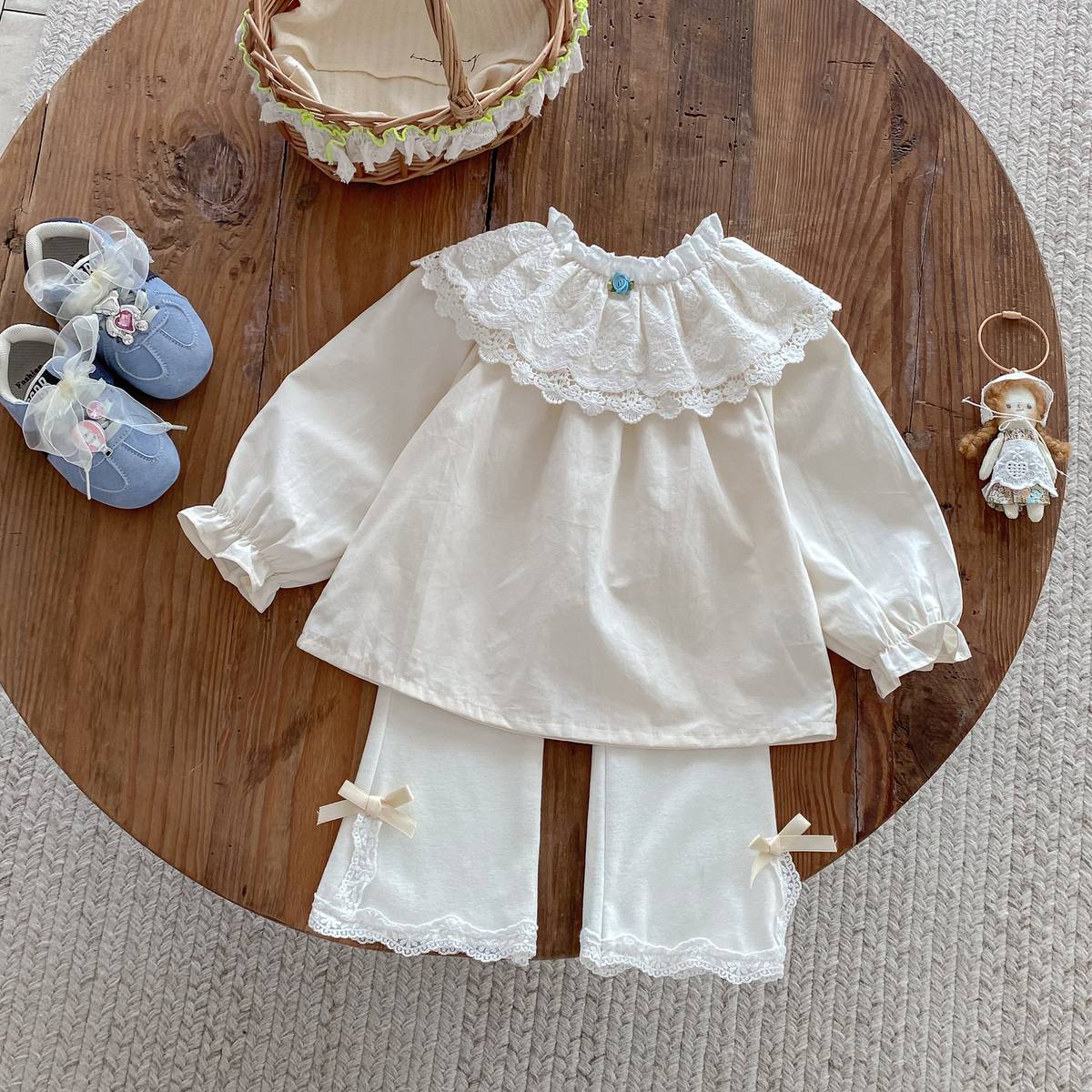 長袖シャツ・ブラウス 長袖ブラウス 綿素材 レースフリル ダブル襟 ギャザー ベルスリーブ風【mh0011392】