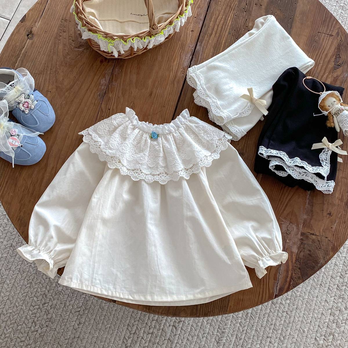 長袖シャツ・ブラウス 長袖ブラウス 綿素材 レースフリル ダブル襟 ギャザー ベルスリーブ風【mh0011392】