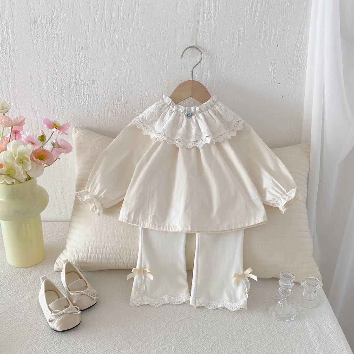 長袖シャツ・ブラウス 長袖ブラウス 綿素材 レースフリル ダブル襟 ギャザー ベルスリーブ風【mh0011392】