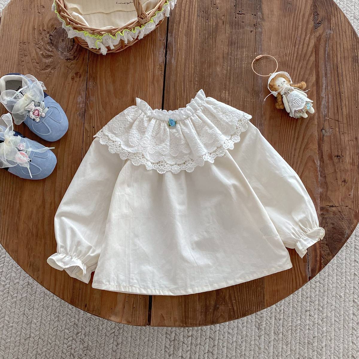 長袖シャツ・ブラウス 長袖ブラウス 綿素材 レースフリル ダブル襟 ギャザー ベルスリーブ風【mh0011392】