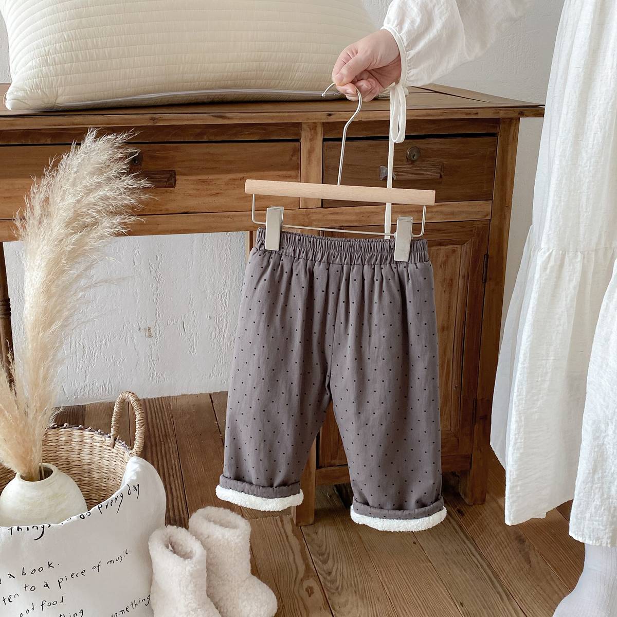 ロングパンツ・スウェットパンツ ロングパンツ 裏ボア ドット柄 プリント ゆったり ルーズシルエット あったか【mh0011395】