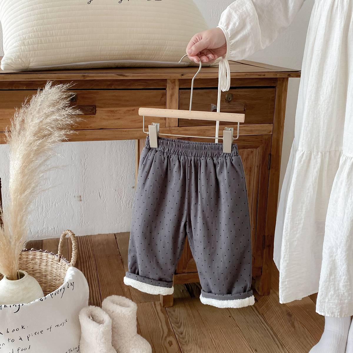 ロングパンツ・スウェットパンツ ロングパンツ 裏ボア ドット柄 プリント ゆったり ルーズシルエット あったか【mh0011395】