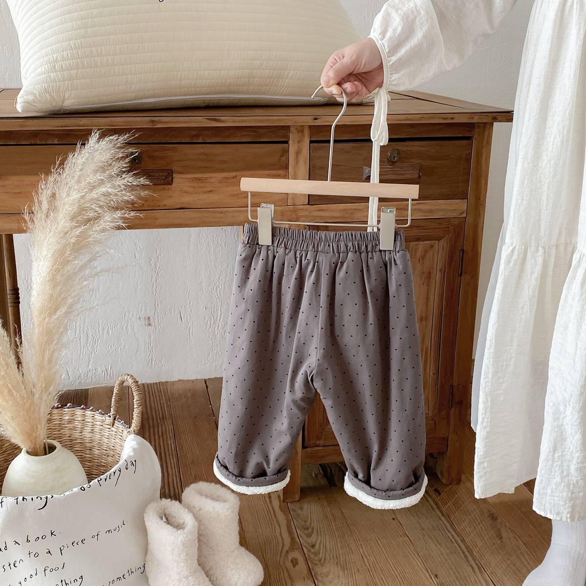 ロングパンツ・スウェットパンツ ロングパンツ 裏ボア ドット柄 プリント ゆったり ルーズシルエット あったか【mh0011395】