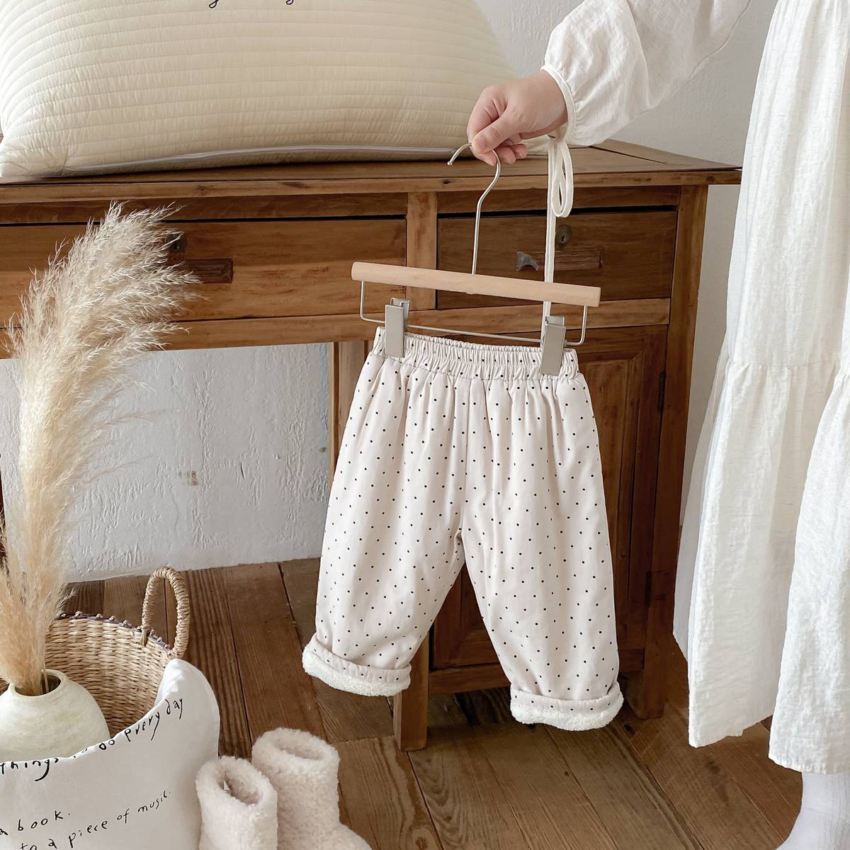 ロングパンツ・スウェットパンツ ロングパンツ 裏ボア ドット柄 プリント ゆったり ルーズシルエット あったか【mh0011395】