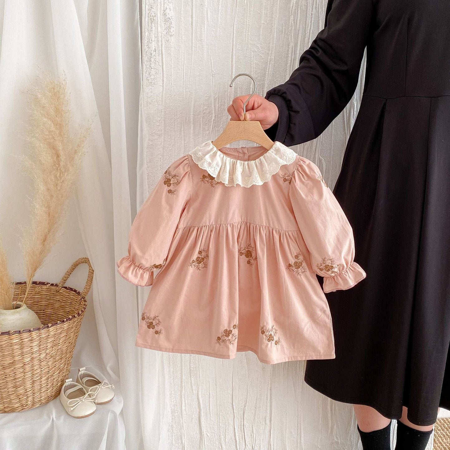 長袖ワンピース Pink / 80cm フラワー刺繍フリルカラー長袖ワンピース【mh0009257】