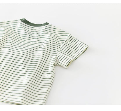 ボーダー柄半袖Tシャツ、白×緑系、丸首リブと袖口