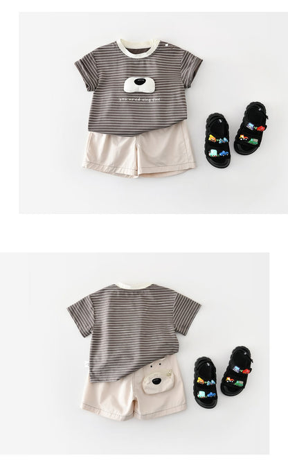 グレー系の横ボーダー半袖Tシャツ、ドッグノーズ風プリント