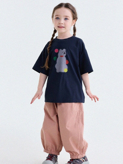 バルーンシルエットのコットンジョガーパンツ、ピンク系。裾ゴムでテーパード