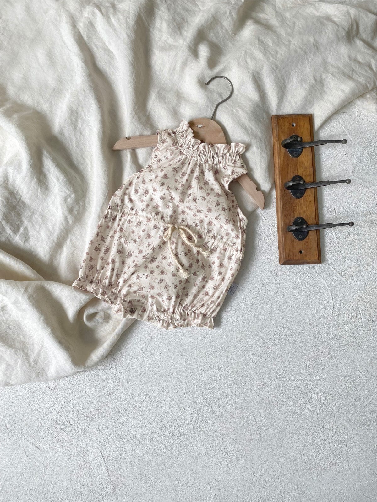 ノースリーブロンパース ベビーロンパース ノースリーブウエストマークボディスーツ フラワー花柄プリント 2カラー【mh0005298】