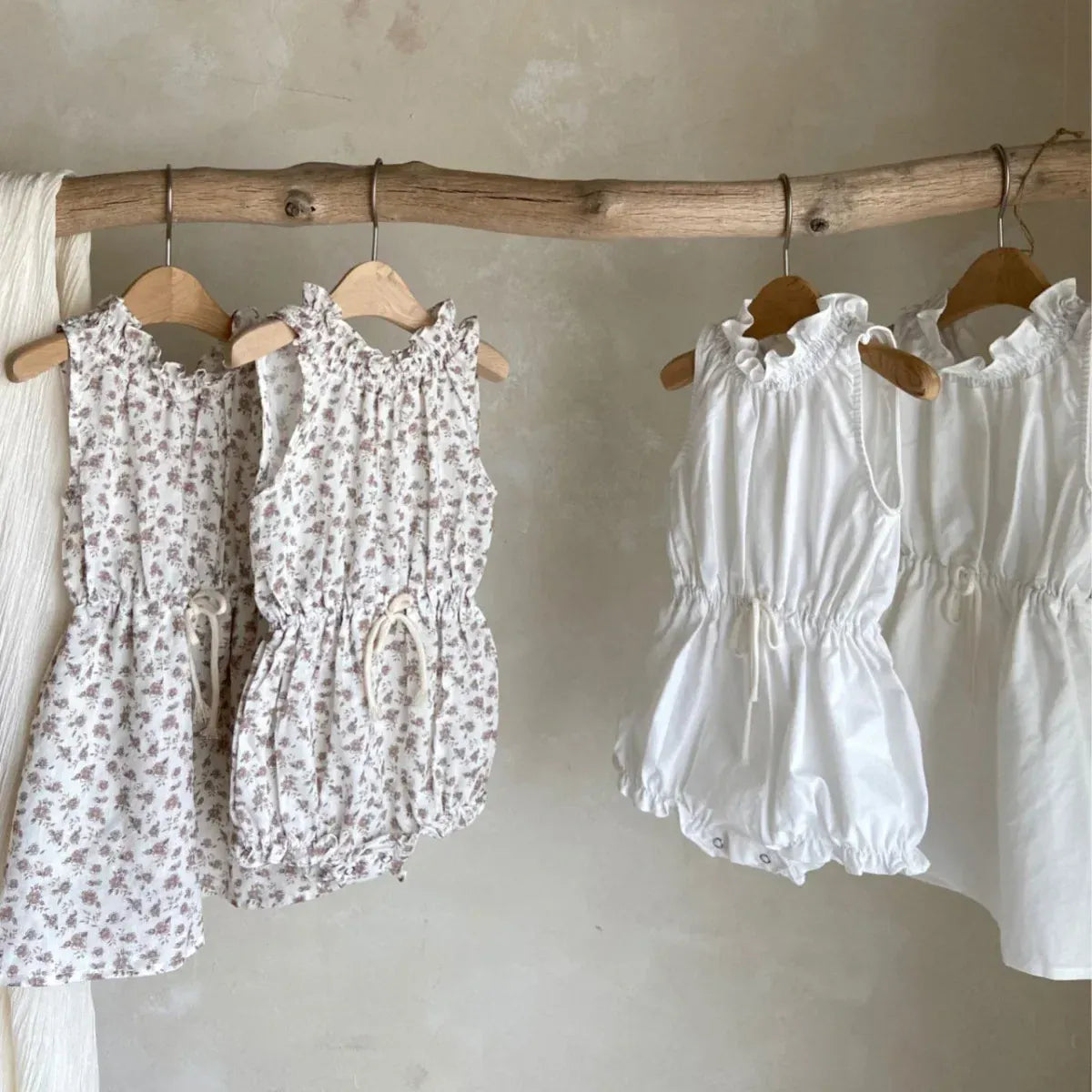 ノースリーブロンパース ベビーロンパース ノースリーブウエストマークボディスーツ フラワー花柄プリント 2カラー【mh0005298】