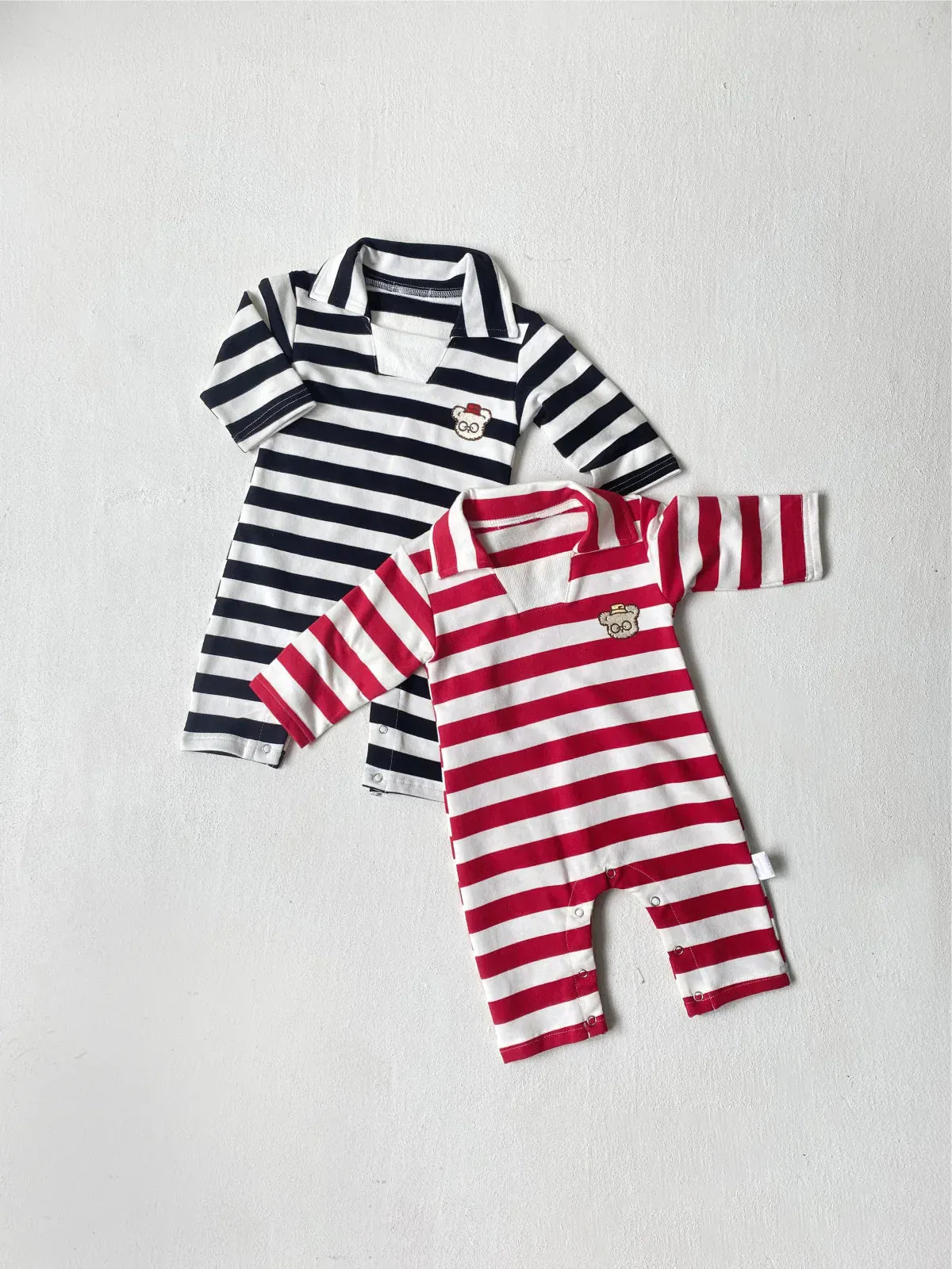 長袖ロンパース ベビージャンプスーツ ベアくまワッペンボーダーラガー襟長袖ロンパース 2カラー【mh0007063】