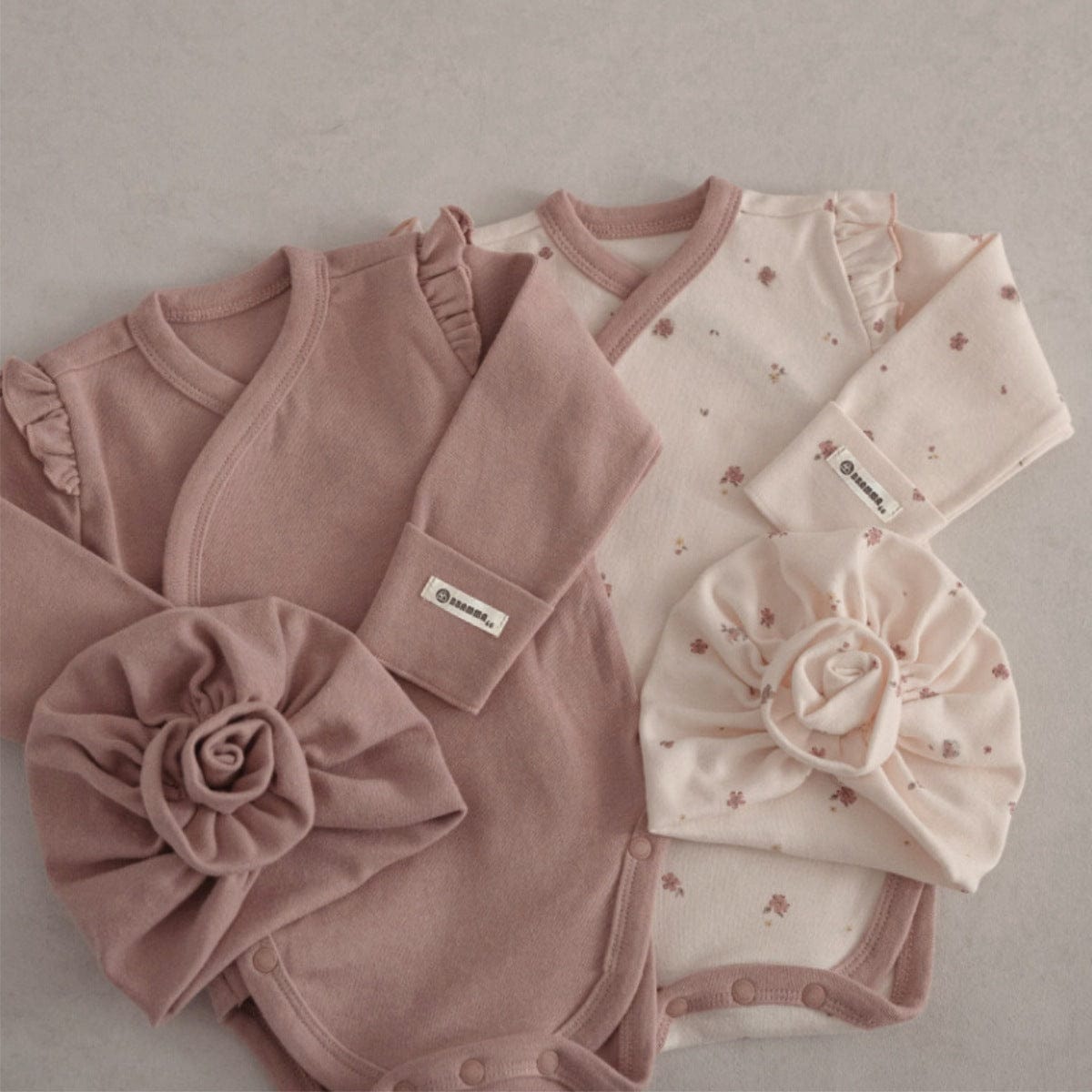 ロンパースセットアップ ベビーセットアップ 3点セット 長袖ボディスーツ+ハイウェストパンツ+フラワーキャップ帽子セット【mh0009026】