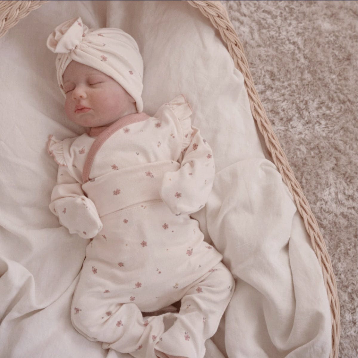 ロンパースセットアップ ベビーセットアップ 3点セット 長袖ボディスーツ+ハイウェストパンツ+フラワーキャップ帽子セット【mh0009026】