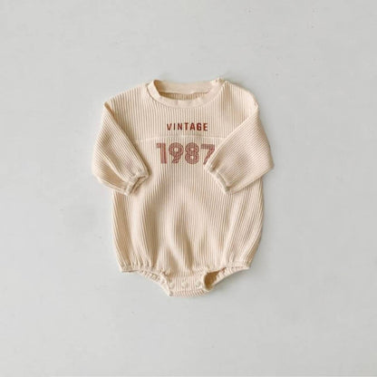 長袖ロンパース Apricot / 66cm 長袖ロンパース ワッフル素材 数字ロゴプリント【mh0011355】