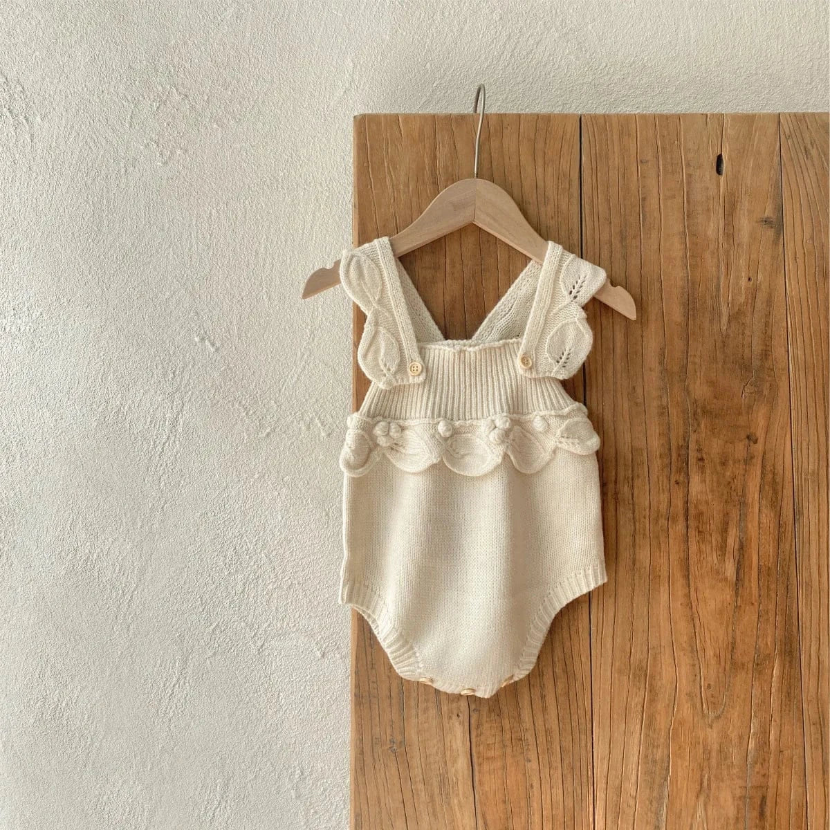 ノースリーブロンパース apricot bodysuit / 6M  66CM ベビーロンパース フリルサスペンダーニットボディスーツ+帽子セット【mh0008157】