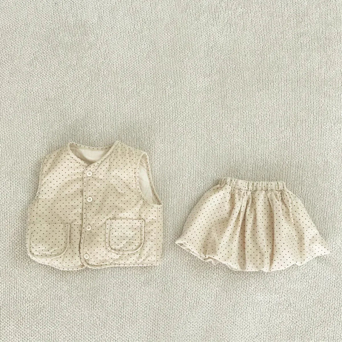 ノースリーブセットアップ Apricot sets / 73cm 9M ベビーセットアップ 2点セット パデッド前あきベスト+バルーンショートパンツ【mh0008510】