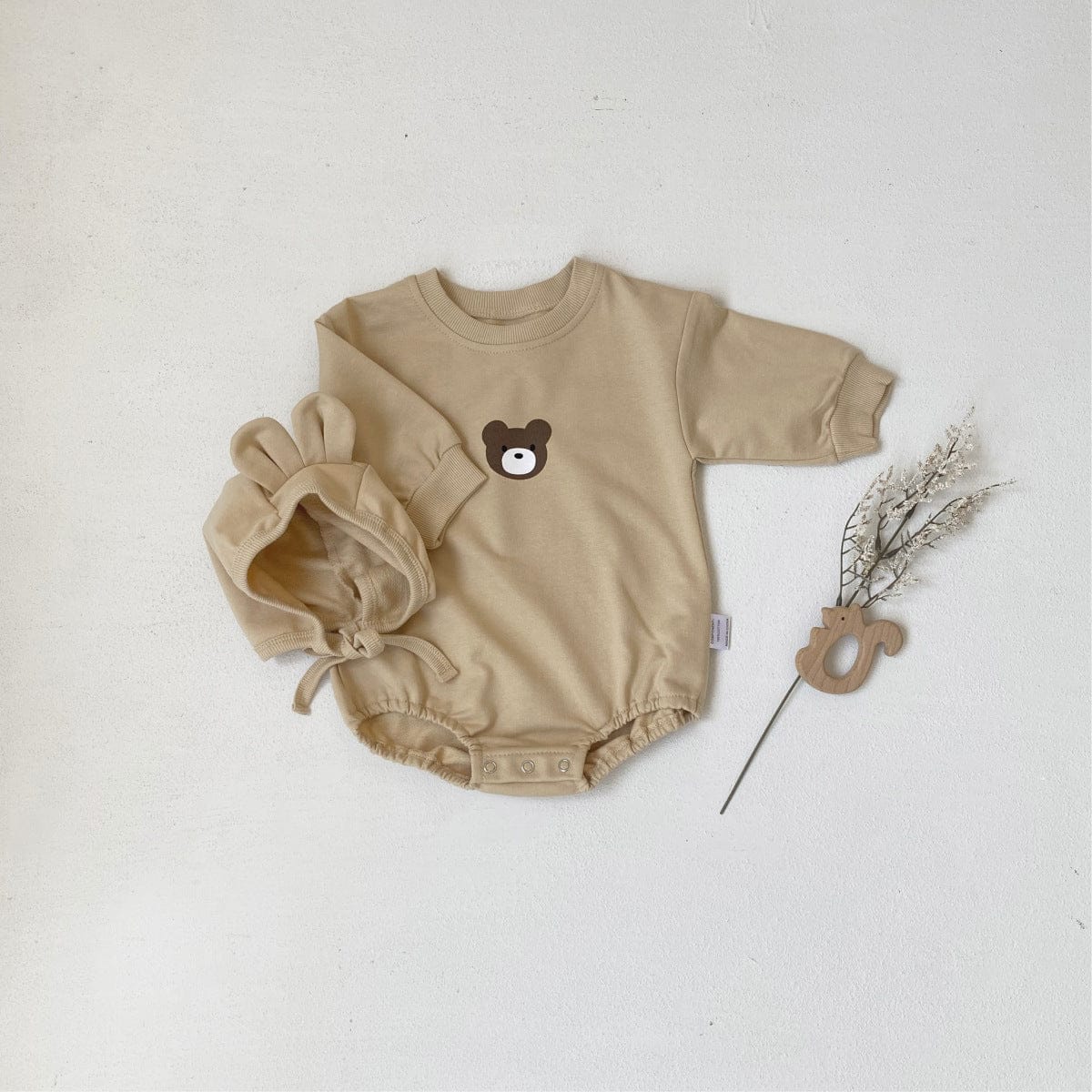 長袖ロンパース Apricot suit (jumpsuit + hat) / 66cm ベアくまプリント長袖ロンパース 耳付き帽子セット【mh0009670】
