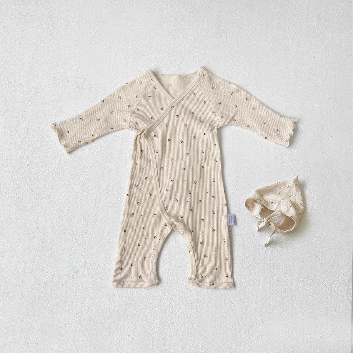 ロンパースセットアップ Apricot two-piece set (jumpsuit + hat) / 66cm ベビーセットアップ 3点セット 長袖コンビ肌着+ボンネット帽子+フリルショール【mh0009100】