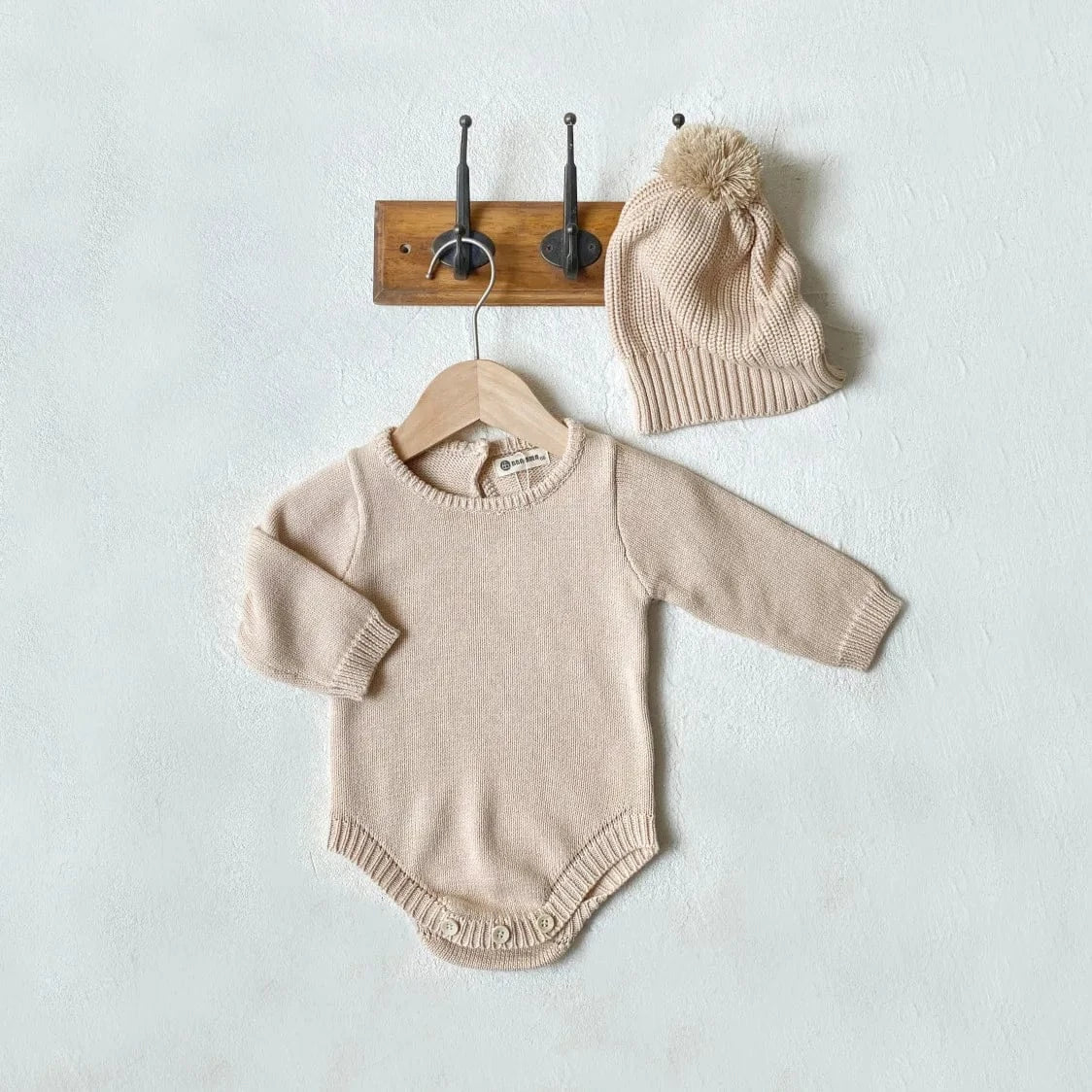長袖ロンパース beige bodysuit hat / 6M  66cm ベビーロンパース帽子セット シンプルニット長袖ボディスーツ＋ニットキャップ帽子セット【mh-0008588】