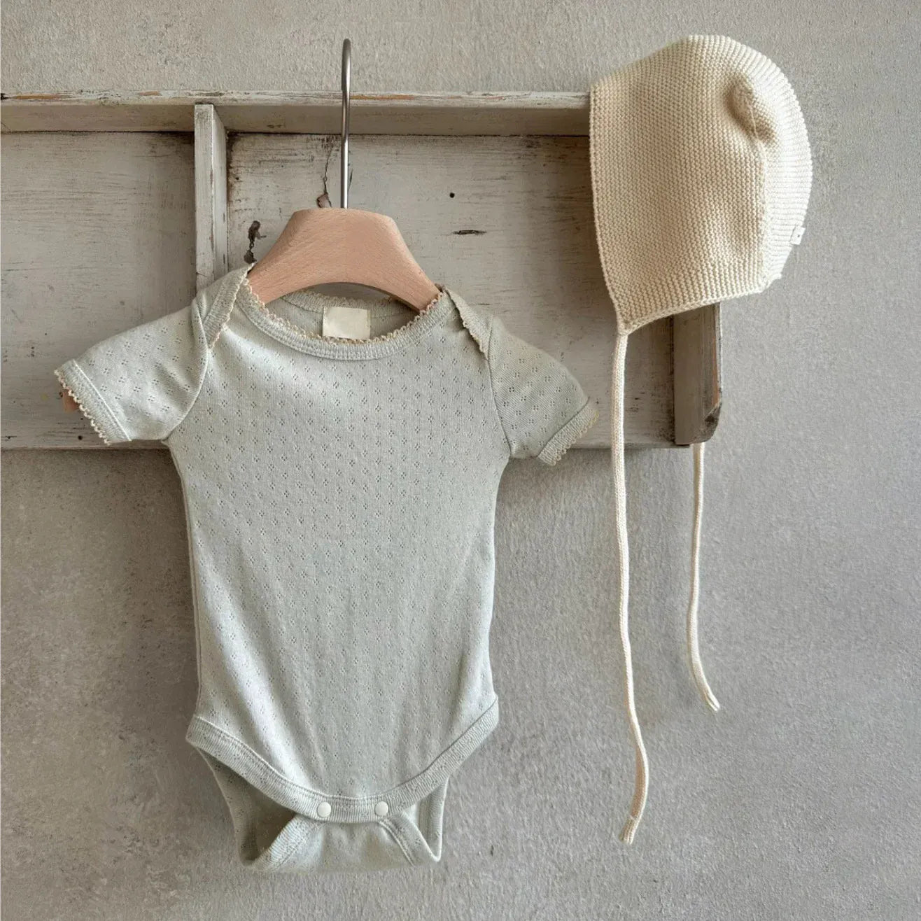 半袖ロンパース Beige Gray / 66cm 0-6m ベビーロンパース レースニット 半袖ボディスーツ 肌着 3カラー【mh0005072】